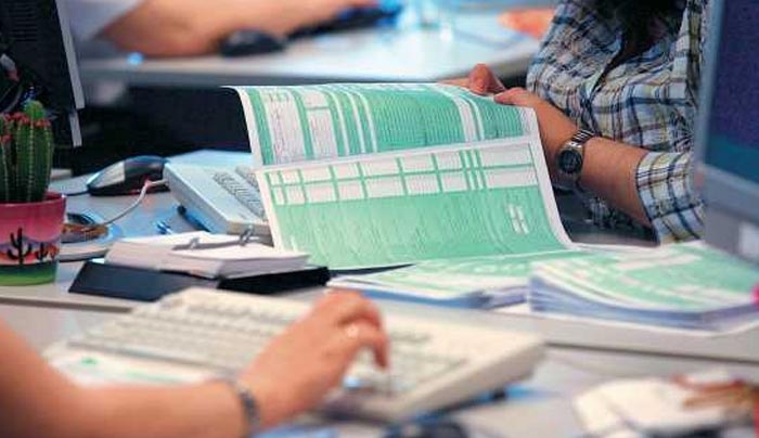 Σε 3 μήνες πάλι φορολογικές δηλώσεις: Φεβρουάριο η υποβολή τους από το 2016