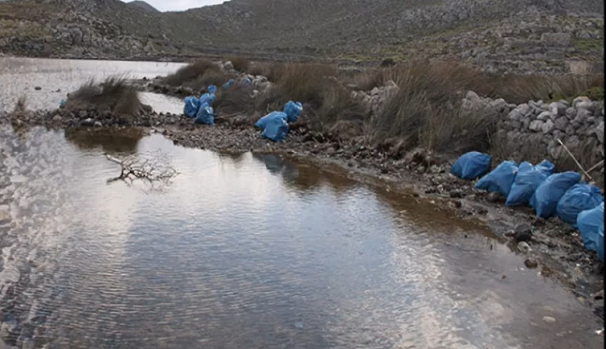 Τέσσερις τόνοι απορριμμάτων συλλέχθηκαν από τον υγρότοπο του Τριστόμου Καρπάθου (βίντεο)