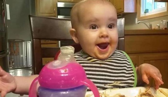Το &quot;σατανικό γέλιο&quot; ενός μωρού κάνει το γύρο του διαδικτύου. Το βίντεο που όλοι βλέπουν σε επανάληψη