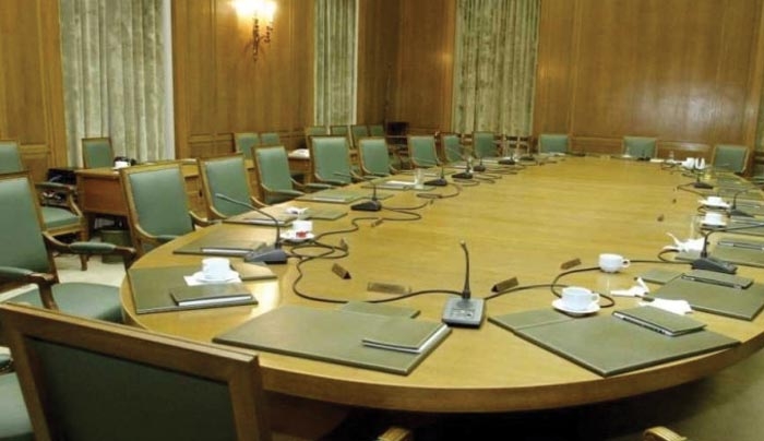 Μισθοί 2.710 ευρώ για τους υπαλλήλους πέντε υπουργών!