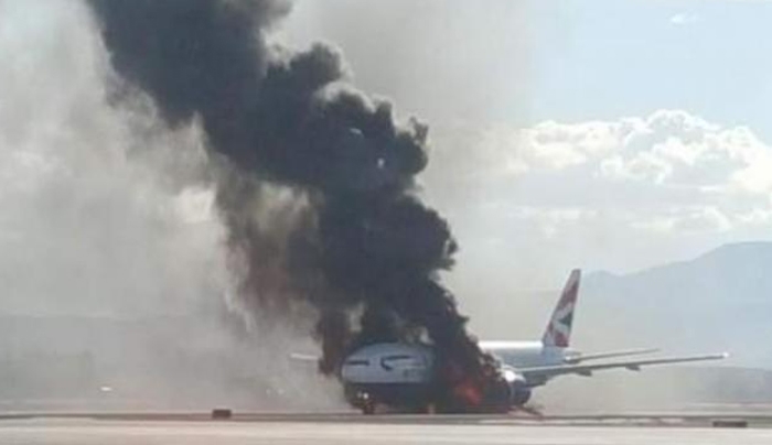Πανικός στις ΗΠΑ: Φωτιά σε αεροσκάφος με 159 επιβάτες της British Airways (βίντεο)