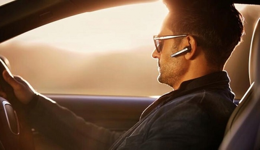 Mεγάλη αλλαγή με handsfree και οδήγηση-Προβλέπονται τσουχτερά πρόστιμα