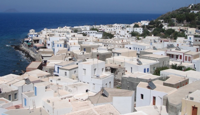 Οι θάλασσες της Σύρου γέμισαν… όπλα και πυρομαχικά