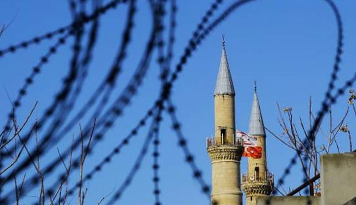 Την απέλαση και όχι την έκδοση των δύο Τούρκων αξιωματικών ζητά η Αγκυρα
