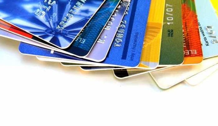 «Πόλεμος» Αλεξιάδη - τραπεζών για τις χρεώσεις των POS
