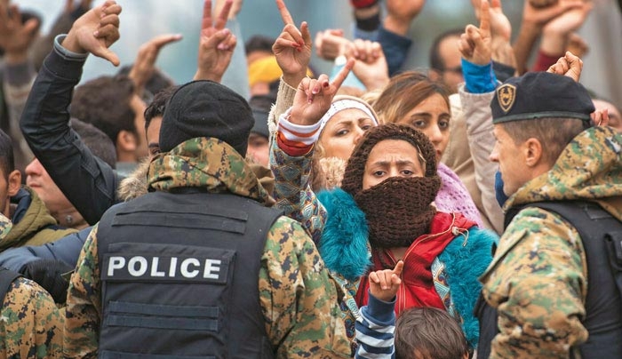 ΜΠΛΟΚΟ ΑΠΟ ΤΑ ΣΚΟΠΙΑ: Εγκλωβίζονται στην Ελλάδα χιλιάδες μετανάστες