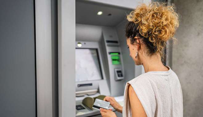 Μηνιαία συνδρομή στους τραπεζικούς λογαριασμούς