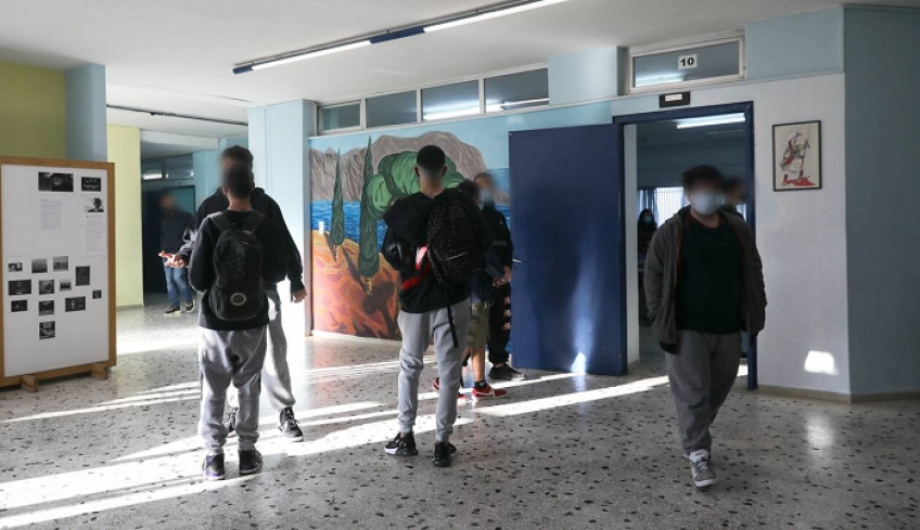 Κεραμέως για σχολεία: Αυτή τη στιγμή δεν συζητάμε εξ αποστάσεως εκπαίδευση