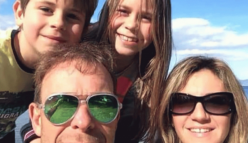 «Να αγκαλιάζετε τα παιδιά σας κάθε μέρα»-Συγκλονίζει η γυναίκα που έχασε τον σύζυγο και τα δύο παιδιά της στη φωτιά