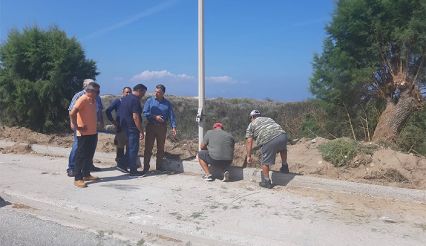 Επισκευή του δικτύου ηλεκτροφωτισμού παραλίας Μαρμαρίου