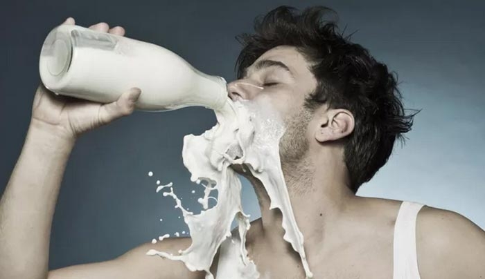 Αν πίνεις πολύ γάλα τότε κινδυνεύεις από...