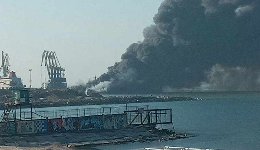 Πόλεμος στην Ουκρανία: Μεγάλη φωτιά στο λιμάνι του Μπερντιάνσκ - Οι Ουκρανοί κατέστρεψαν το ρωσικό αρματαγωγό «Ορσκ»