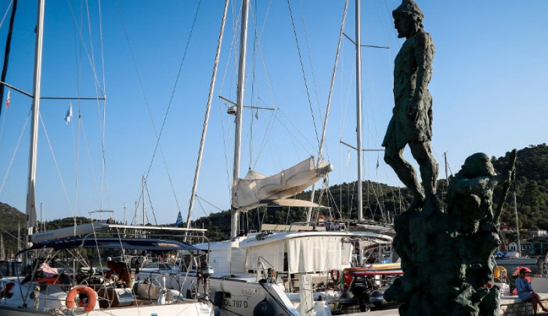 Οι ιερείς χτυπούσαν πένθιμα τις καμπάνες για την επίσκεψη Τσίπρα στην Ιθάκη [βίντεο]