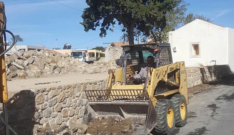 Νέο δίκτυο δημοτικού φωτισμού στην Αγία Τριάδα στην Αντιμάχεια (φωτό)