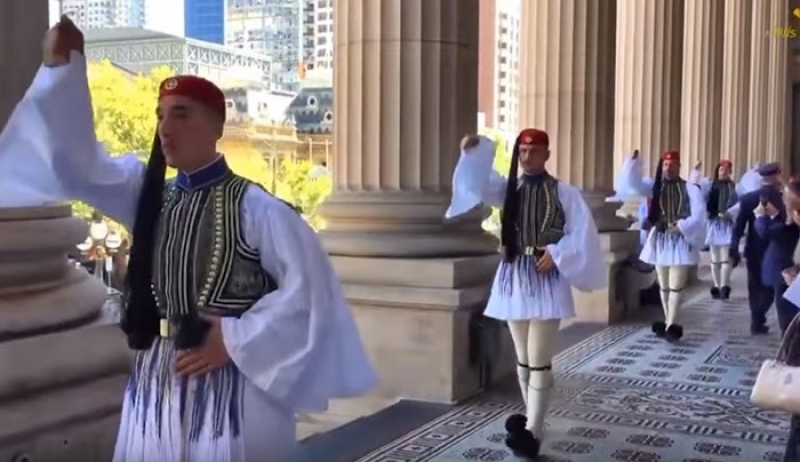 Ρίγη συγκίνησης προκάλεσαν οι Εύζωνες στην Αυστραλία- ΒΙΝΤΕΟ