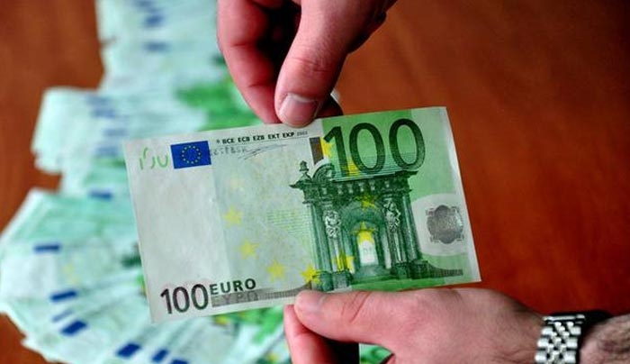 Παίρνουν πίσω το χαράτσι των 100 ευρώ στους ελεύθερους επαγγελματίες.!