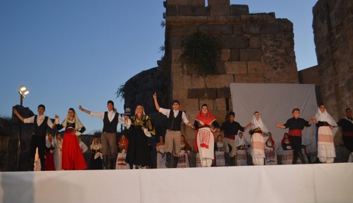 ΑΠΕΛΛΗΣ: «Παρουσίαση παραδοσιακών χορών απ’ όλη την Ελλάδα»
