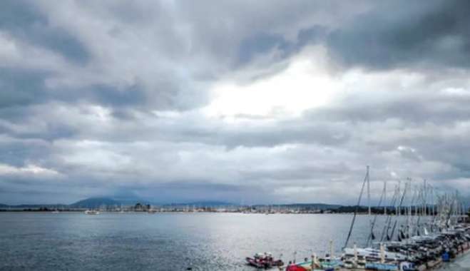 Καιρός σήμερα: Βροχές σε Πελοπόννησο, Ιόνιο, Εύβοια και Θεσσαλία – Συννεφιά στην υπόλοιπη χώρα