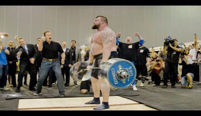 ΥΠΕΡαθλητής… ΣΗΚΩΣΕ 462 κιλά! Πιο δίπλα ο Σβατζενέγκερ έδινε κουράγιο! (Photo)
