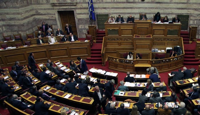 Χαμός στη Βουλη: Κατάσχονται 2 εκατ. ευρώ από τους τραπεζικούς λογαριασμούς πρώην υπουργών