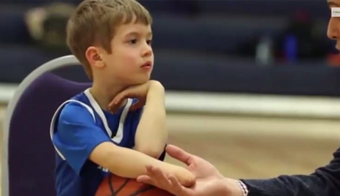Το 5χρονο “φαινόμενο” του μπάσκετ που συγκινεί! (βίντεο)