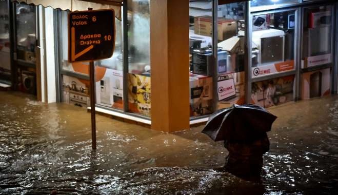 «Πνίγηκε» ξανά ο Βόλος, νύχτα αγωνίας σε Θεσσαλία, βόρεια Εύβοια, Φθιώτιδα - Μπαράζ μηνυμάτων 112 και δεκάδες απεγκλωβισμοί