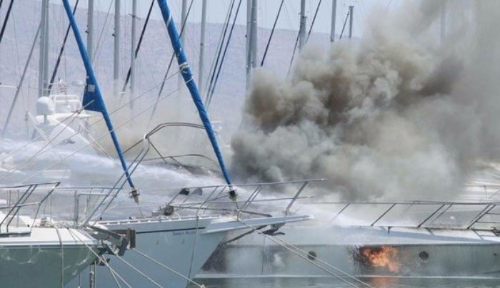 Πυρκαγιά σε θαλαμηγό σκάφος στην Αστυπάλαια