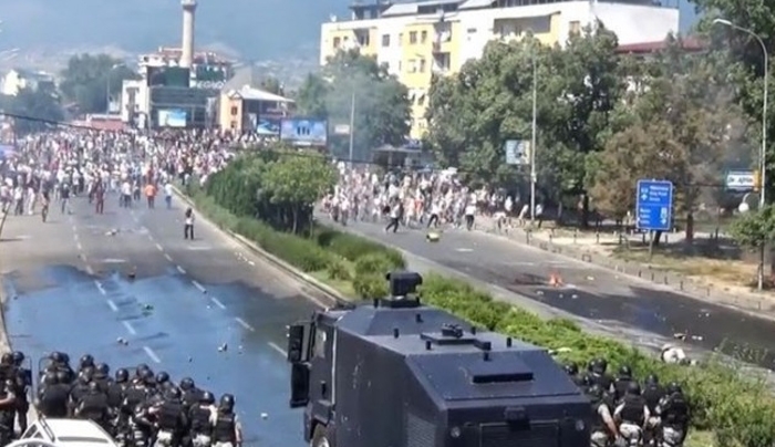 Επεισόδια μεταναστών με Σκοπιανούς αστυνομικούς - 10 τραυματίες - ΒΙΝΤΕΟ