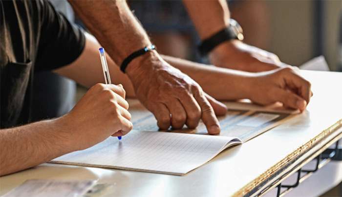 Πανελλαδικές Εξετάσεις 2026: Άνοιξε η πλατφόρμα ενημέρωσης μέσω sms για τα αποτελέσματα