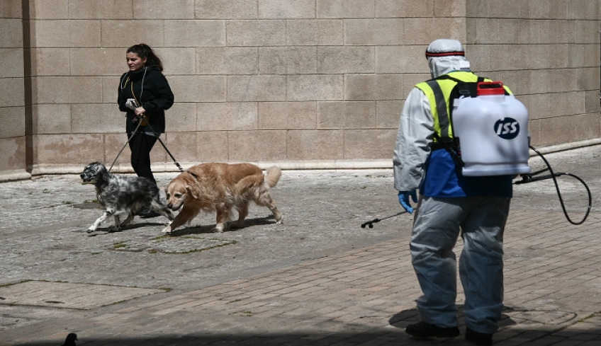 Με... χαρτί η έξοδος των ηλικιωμένων από το σπίτι - Νέο κύμα με 10 μέτρα ανακοινώνει η κυβέρνηση