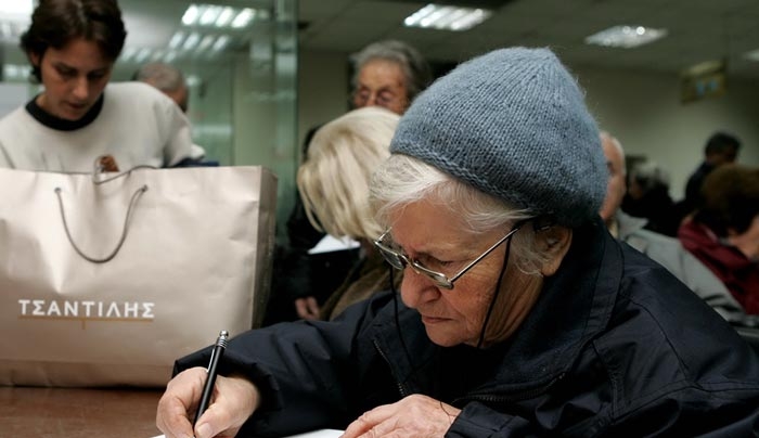 Με 30 ευρώ το μήνα, ως το τέλος του 2018 η επιστροφή του ΕΚΑΣ από συνταξιούχους