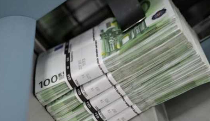 Εκροές-ρεκόρ: 3,5 εκατ. λιγότερες οι καταθέσεις σε μια εβδομάδα