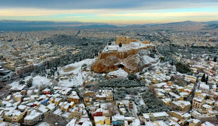 Μαγεία η χιονισμένη Αθήνα από ψηλά! [φωτό]