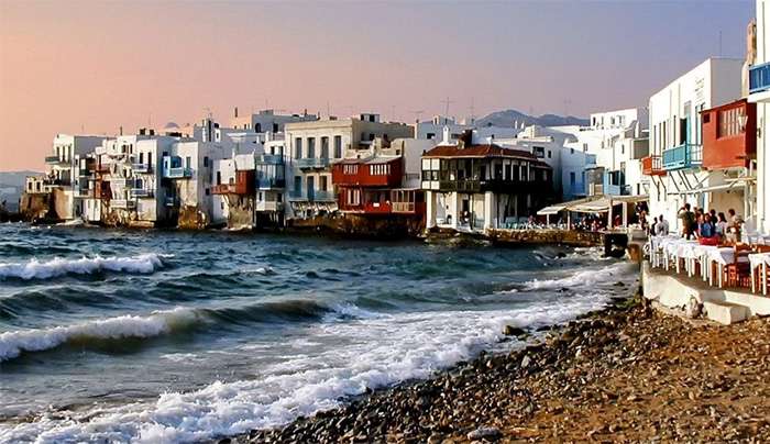 Ντόμινο εξελίξεων στη Μύκονο: Μπαράζ από απειλητικά μηνύματα σε μαγαζιά