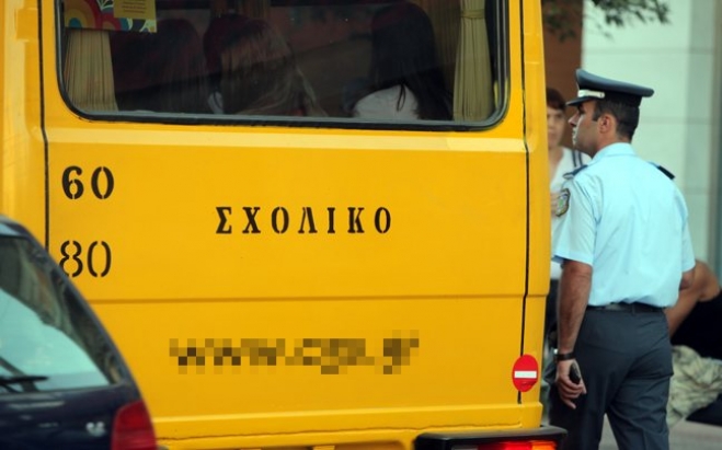 Οδηγός πούλμαν έβαλε 17χρονο μαθητή πίσω από το τιμόνι