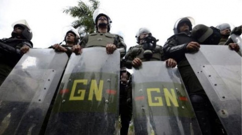 Στρατιώτες στη Βενεζουέλα αποκαλύπτουν: «Αν σε πιάσουν, θα σε βασανίσουν και θα σε σκοτώσουν»