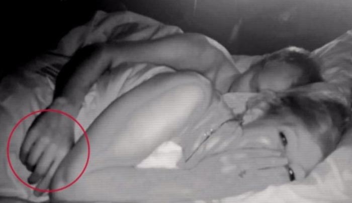 Ξάπλωσε να κοιμηθεί μαζί την Κοπέλα του. Όταν ξύπνησε, τον περίμενε μία.. (Βίντεο)
