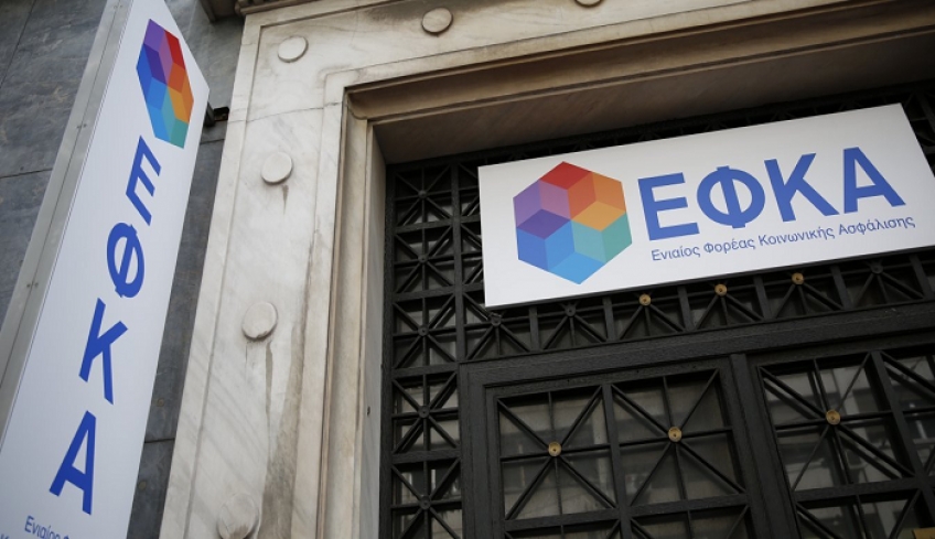 ΕΦΚΑ: Ποιοι γλιτώνουν το 2020 τις διπλές εισφορές στο «μπλοκάκι» - Παραδείγματα