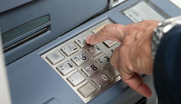 Σοκ και δέος: Κατασχέσεις σε καταθέσεις και θυρίδες τραπεζών!
