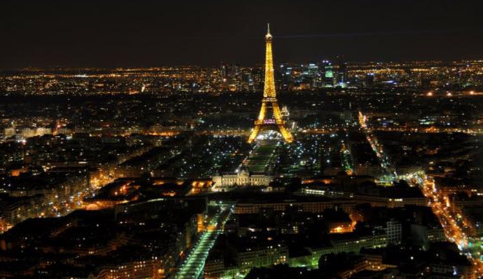 Μπαράζ πτήσεων drones πάνω από το Παρίσι