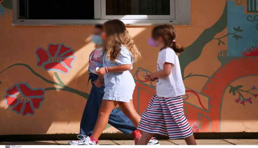 Σχολεία: Θετικός στον κορονοϊό μαθητής ή εκπαιδευτικός; Τι αλλάζει, πόσο θα μείνουν σε καραντίνα