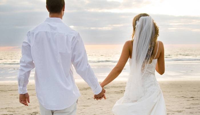 Γάμοι σε Ρόδο Κρήτη και Σαντορίνη σε ζωντανή μετάδοση μέσω Διαδικτύου
