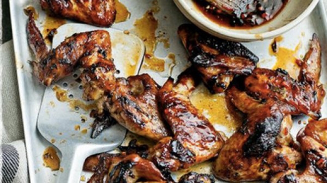 Λαχταριστές, γλυκοπικάντικες φτερούγες κοτόπουλου από τον Jamie Oliver!