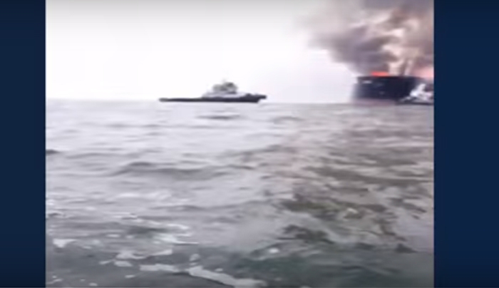 Δεξαμενόπλοιο φλέγεται στον κόλπο του Μεξικού Video