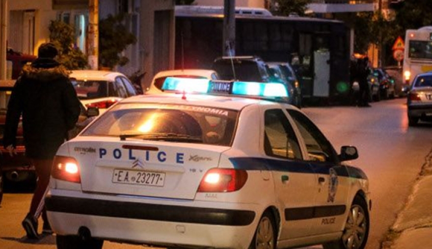 Επίθεση 30 κουκουλοφόρων με μολότοφ στο κτίριο των ΜΑΤ στην Καισαριανή