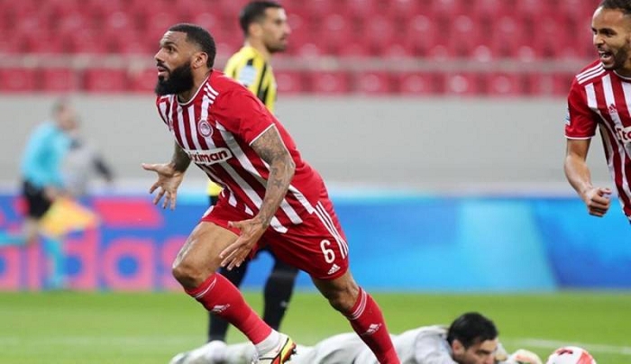 Super League: Πήρε το ντέρμπι με την ΑΕΚ στο φινάλε ο Ολυμπιακός, 1-0 με σκόρερ τον Εμβιλά