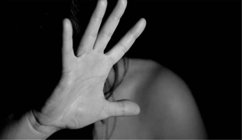 Καταγγελία σοκ στον Αλμυρό: Βίασε την 25χρονη πρώην σύντροφό του σε τουαλέτα καφετέριας