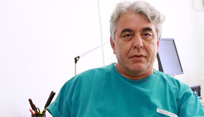 Ελλάς, η γραφειοκρατία σου: Μετά από 10.000 εγχειρήσεις ήθελαν αποδείξεις πως είναι καρδιοχειρουργός