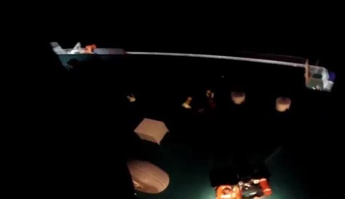Βίντεο: Εντυπωσιακή η αεροδιακομιδή ασθενή από το πλοίο Έλυρος με ελικόπτερο του Πολεμικού Ναυτικού