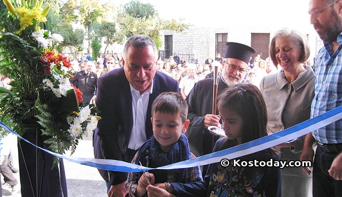 Με συγκίνηση τα εγκαίνια και ο αγιασμός του 7ου Δημοτικού - 2 μαθητές της πρώτης έκοψαν την κορδέλα (φωτό-βίντεο)